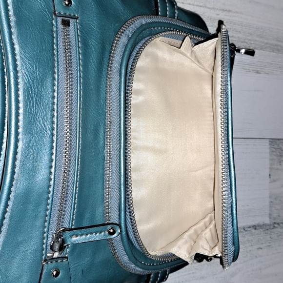 1107 Victoria Roberts Small Crossbody - Picture 8 of 12